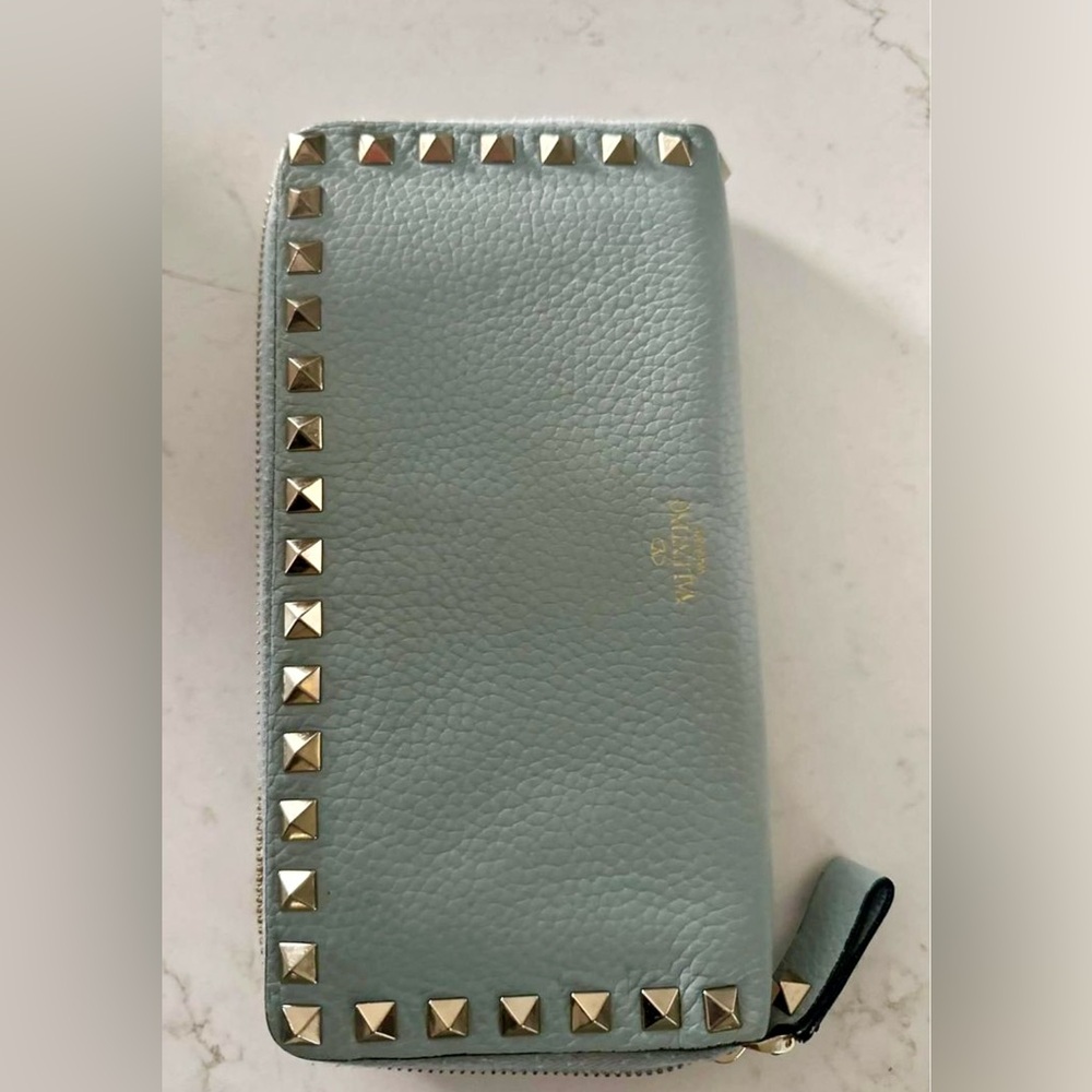 Valentino Garavani Rockstud continental wallet grainy leather Blue.